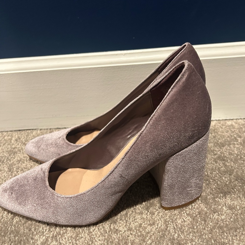 Leith Velvet Block Heel Pumps in Mauve. Never Worn
